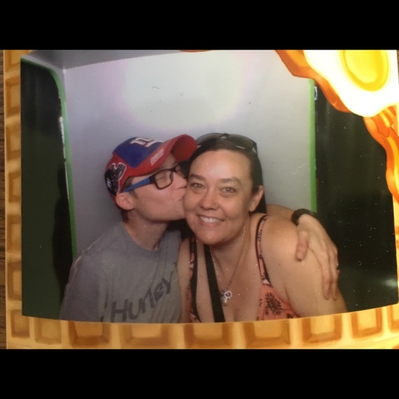 Meet your Posher, Andria - Picture 2 of 5